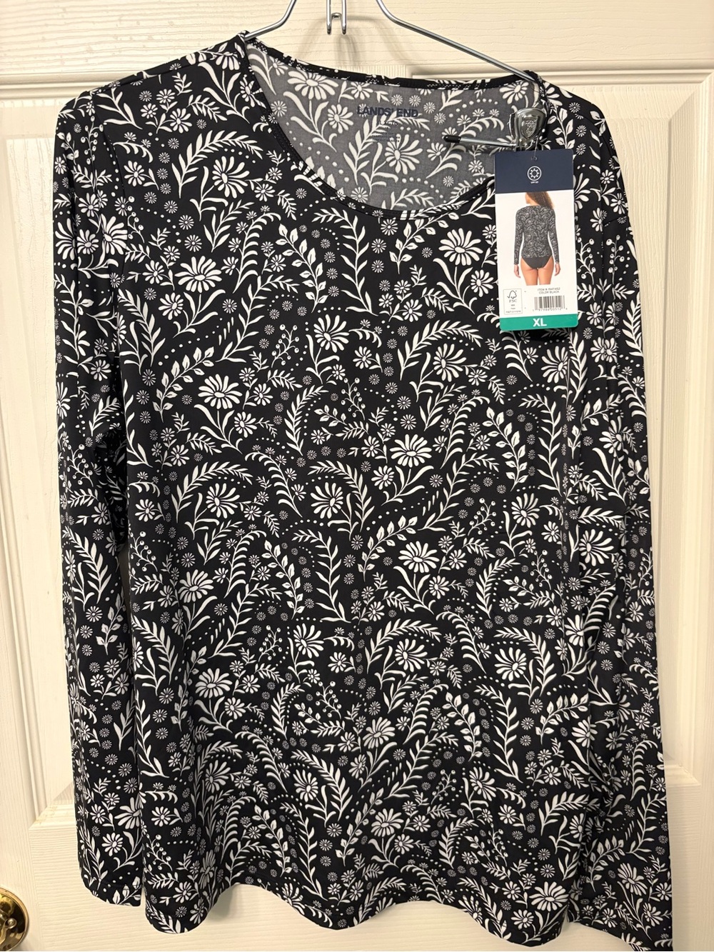 NWT Lands End Womens UPF 50 Black & White Floral Long Sleeve Swim Tee XL